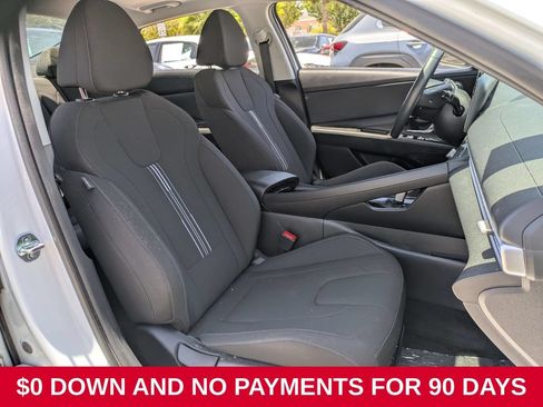 Used 2025 Hyundai Elantra SEL FWD image 28