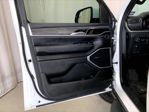 Used 2022 Jeep Wagoneer Series III w/ Flexible Seating Group RWD image 21