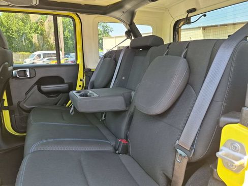 Used 2024 Jeep Wrangler Unlimited Rubicon 4xe AWD/4WD image 29