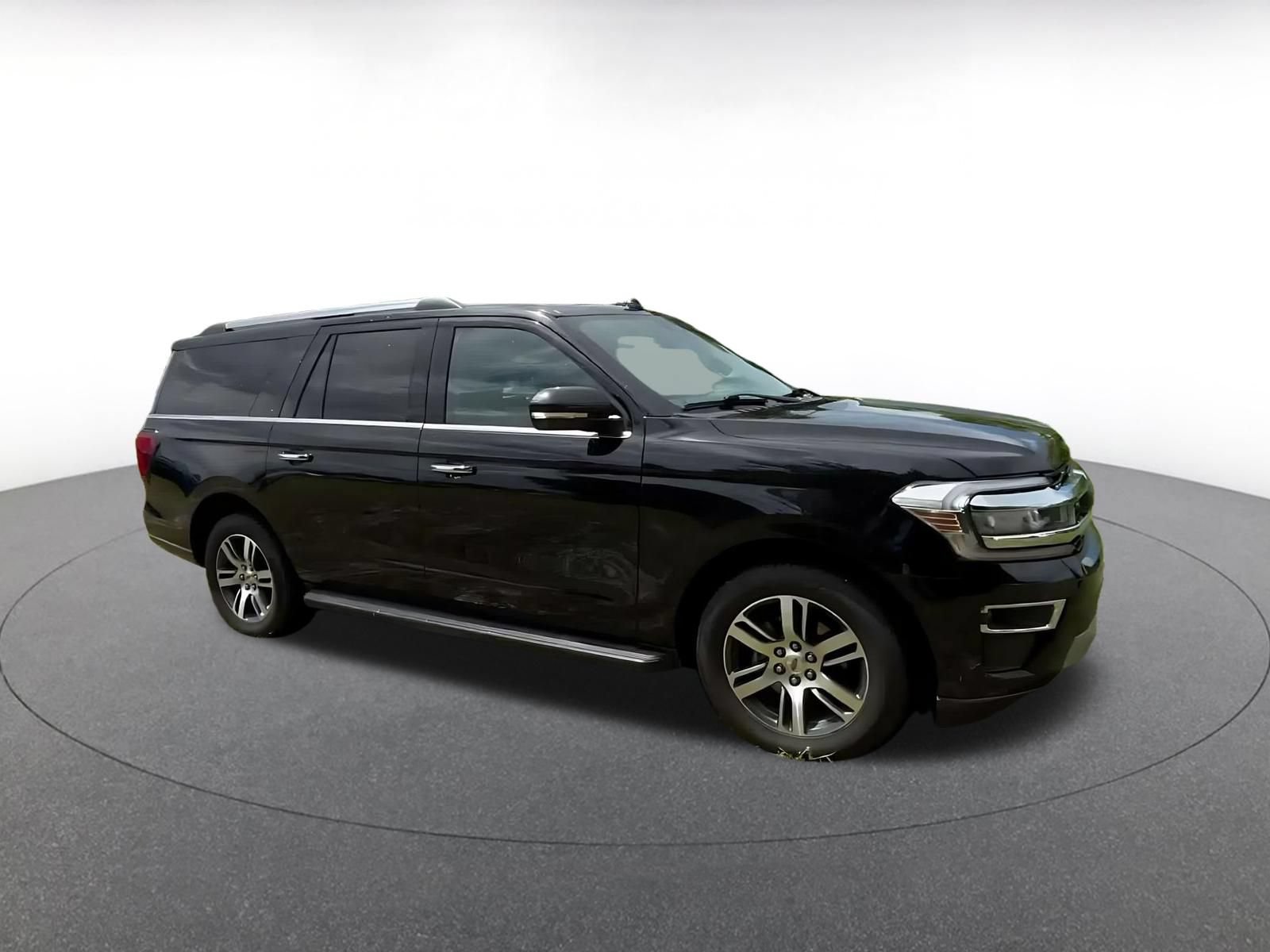 Used 2024 Ford Expedition Max Limited AWD/4WD image 2