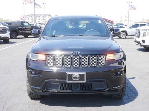 Used 2021 Jeep Grand Cherokee Laredo X AWD/4WD image 3