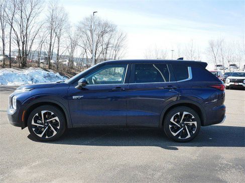 Used 2025 Mitsubishi Outlander SE image 4