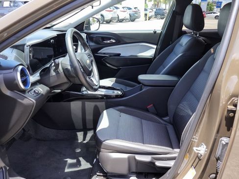 Used 2024 Chevrolet Trax LT w/ Driver Confidence Package FWD image 8