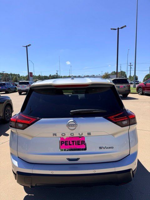 Used 2024 Nissan Rogue SV AWD/4WD image 9