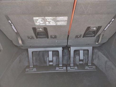 Used 2026 Kia Carnival EX FWD image 23