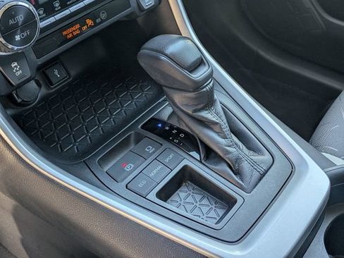 Used 2020 Toyota RAV4 XLE image 25