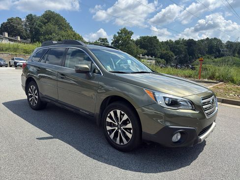 Used 2015 Subaru Outback 2.5i Limited AWD/4WD image 4