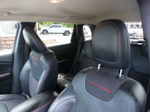 Used 2014 Jeep Cherokee Trailhawk AWD/4WD image 20