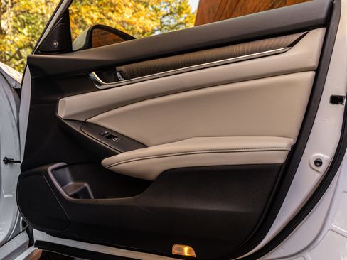 Used 2019 Honda Accord EX-L image 32