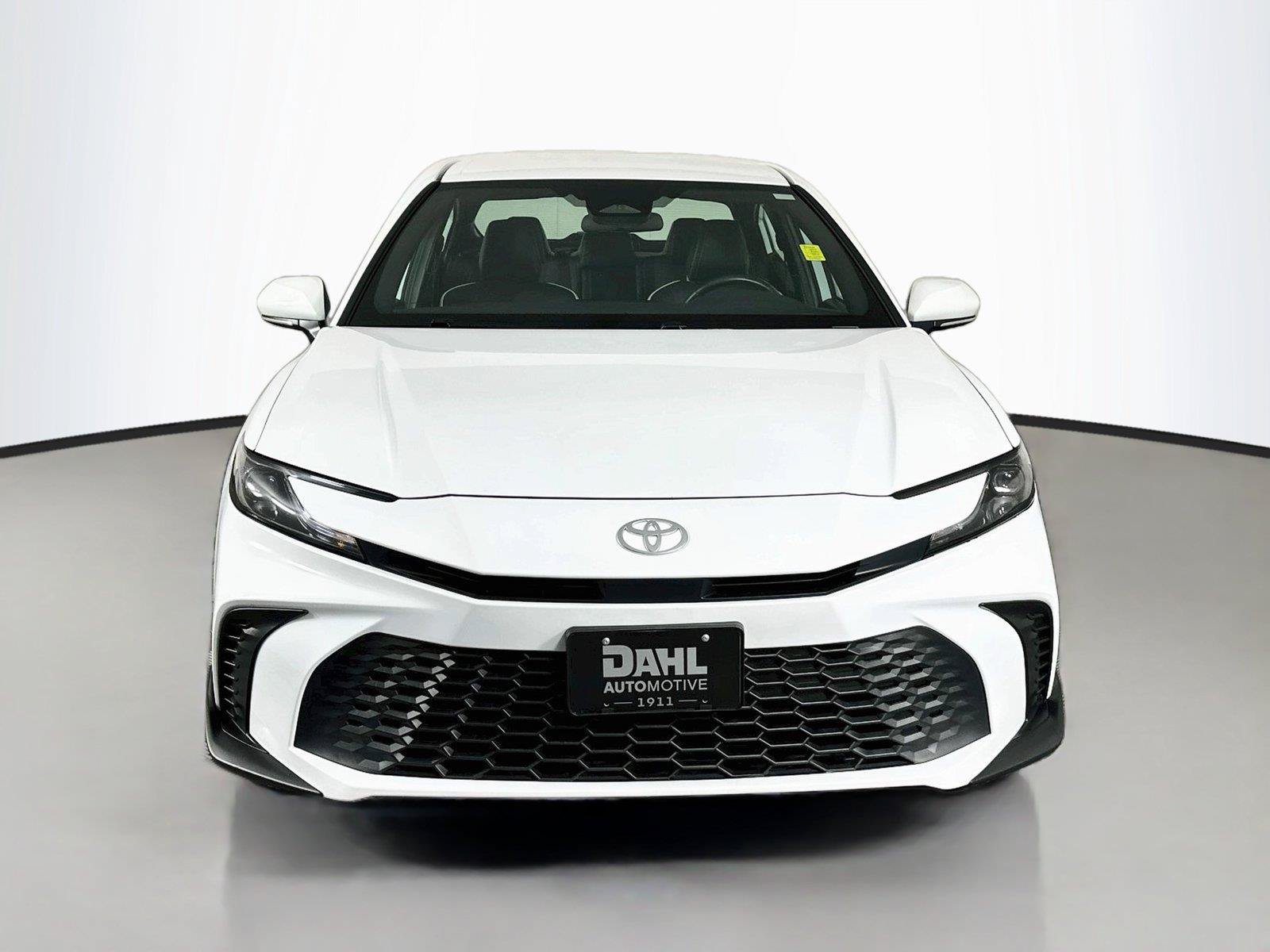 Used 2025 Toyota Camry SE FWD image 3