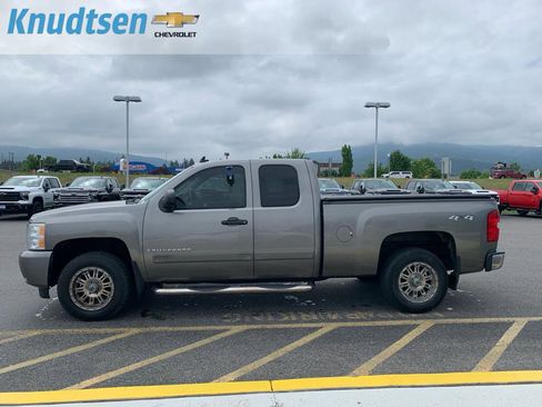 Used 2007 Chevrolet Silverado 1500 LT w/ 1LT Convenience Package AWD/4WD image 4