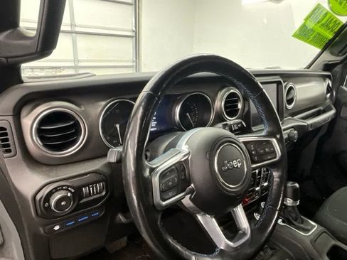 Used 2022 Jeep Wrangler Unlimited Rubicon 4xe w/ Cold Weather Group AWD/4WD image 16