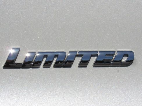 Used 2018 Toyota 4Runner Limited AWD/4WD image 8