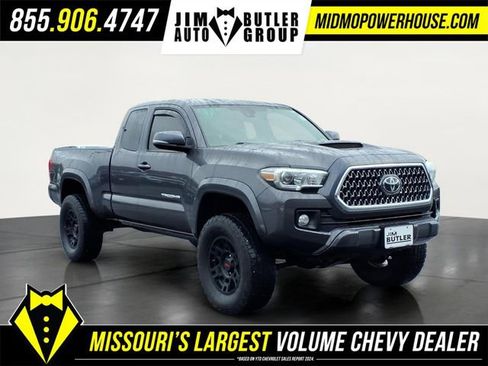 Used 2018 Toyota Tacoma TRD Sport image 10
