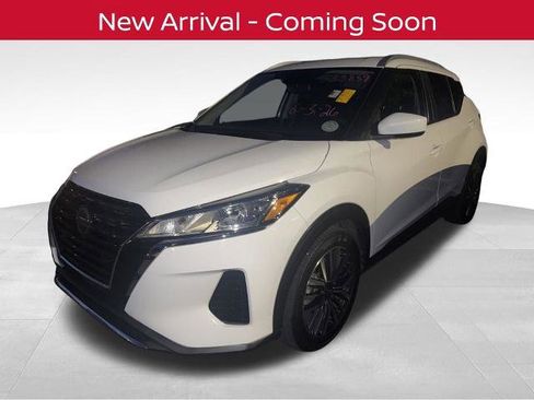 Certified 2021 Nissan Kicks SV FWD image 2