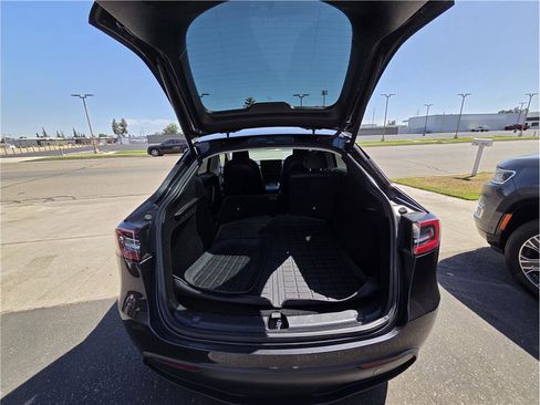 Used 2024 Tesla Model Y Long Range AWD/4WD image 9