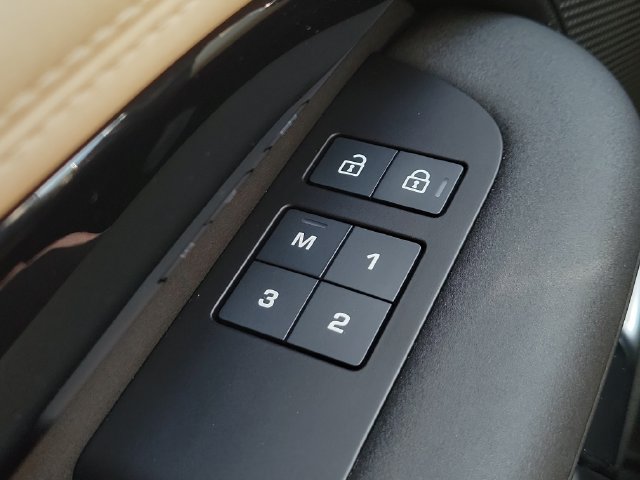 Used 2024 Land Rover Discovery S AWD/4WD image 24