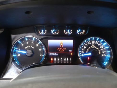 Used 2014 Ford F150 XLT AWD/4WD image 6