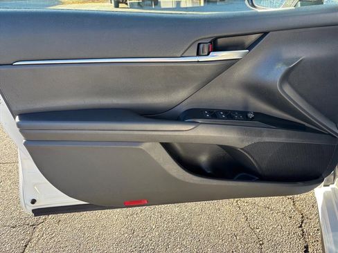 Used 2020 Toyota Camry SE image 9