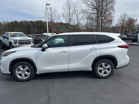 Used 2023 Toyota Highlander LE image 7