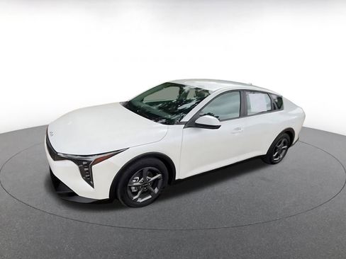 Used 2025 Kia K4 LXS image 8