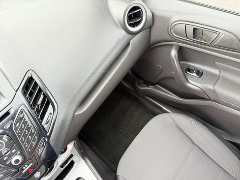 Used 2018 Ford Fiesta SE image 29