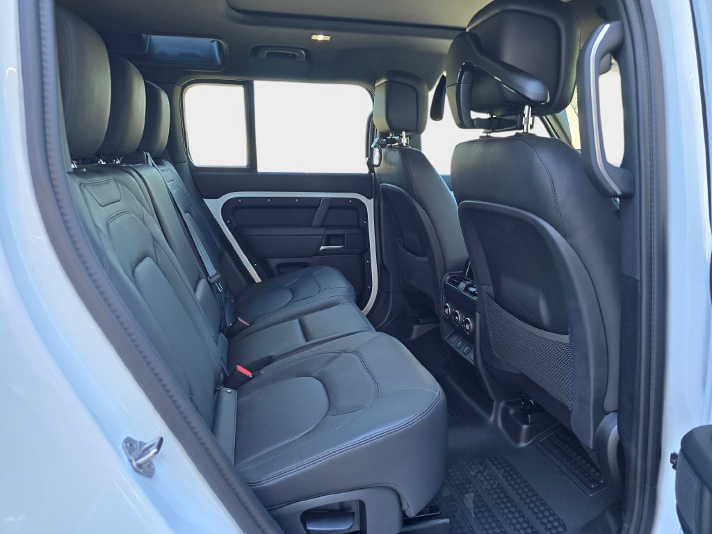 New 2026 Land Rover Defender 110 X-Dynamic SE AWD/4WD image 11