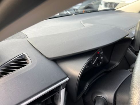 Used 2025 Toyota Corolla LE image 34