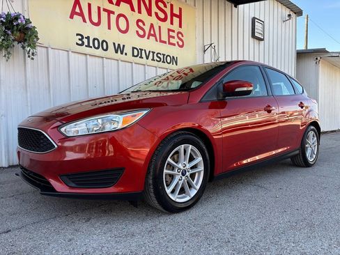 Used 2018 Ford Focus SE w/ Cold Weather Package image 2