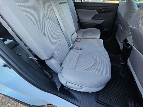 Used 2023 Toyota Highlander L image 25