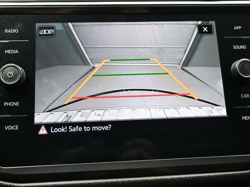 Used 2022 Volkswagen Tiguan SE FWD image 17