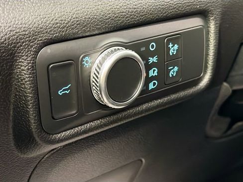 Used 2022 Ford Explorer XLT image 10