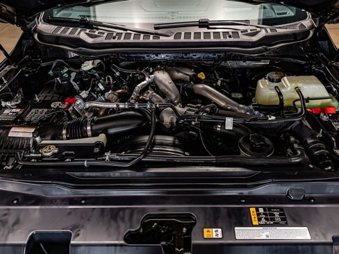 Used 2025 Ford F250 Platinum w/ FX4 Off-Road Package image 32