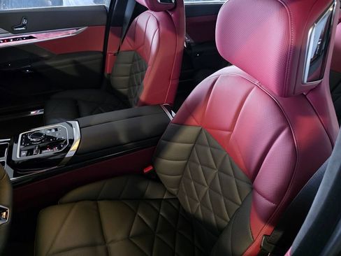 New 2026 BMW 740i w/ Premium Package RWD image 9