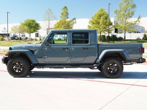 New 2025 Jeep Gladiator Sport image 2