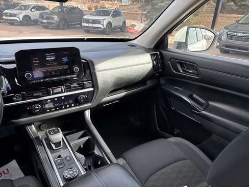 Certified 2024 Nissan Pathfinder SV image 28