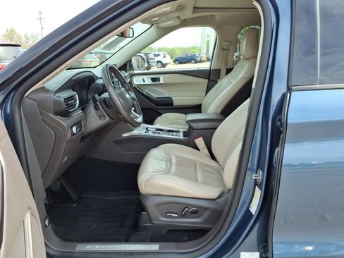 Used 2020 Ford Explorer Platinum w/ Premium Technology Package AWD/4WD image 4