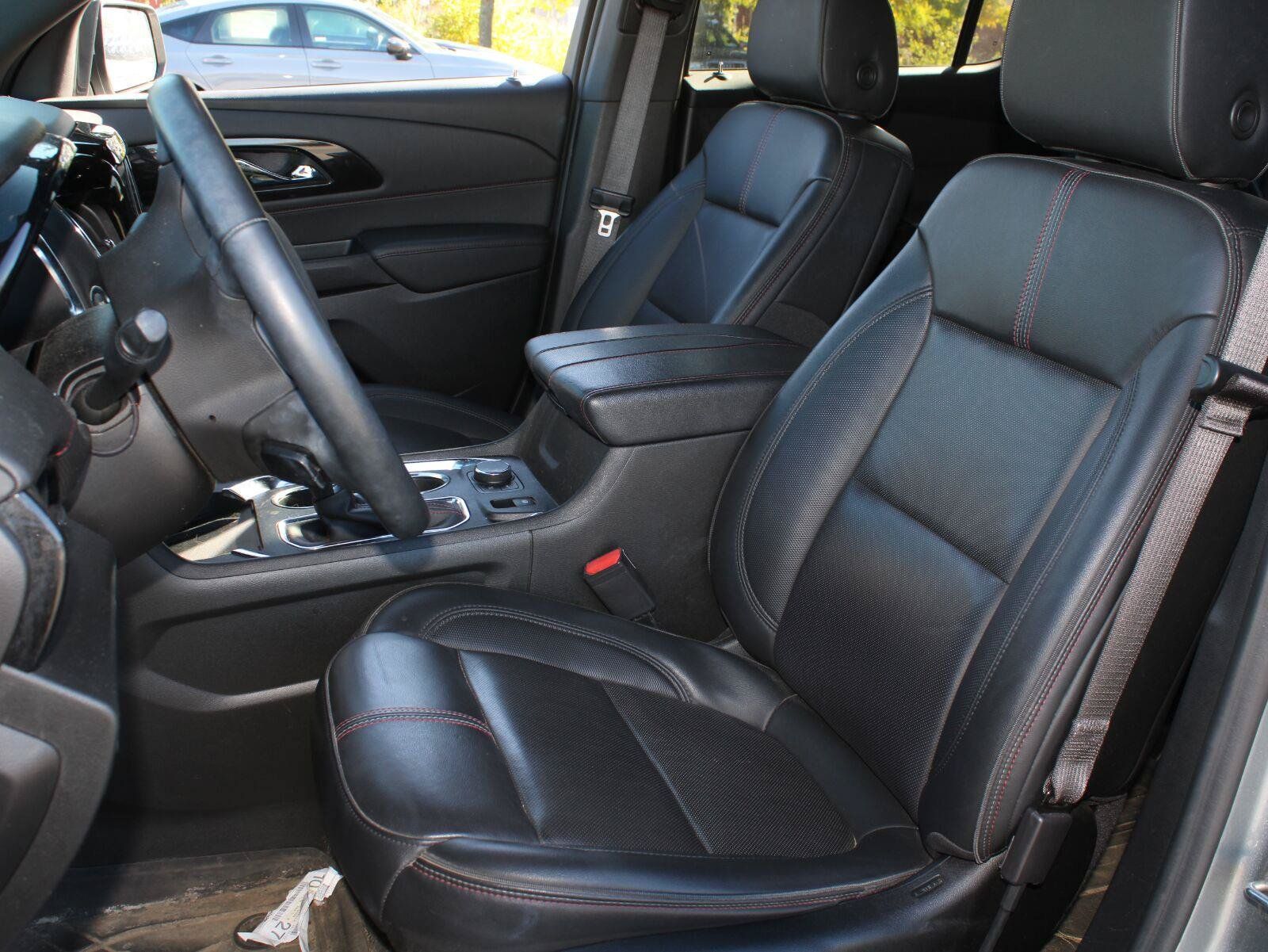 Used 2023 Chevrolet Traverse RS AWD/4WD image 16