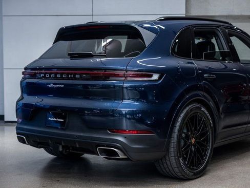 Certified 2025 Porsche Cayenne E-Hybrid AWD/4WD image 24