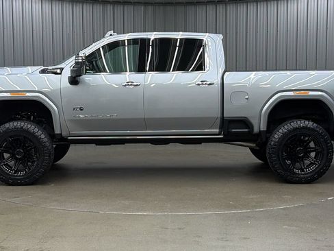 Used 2026 GMC Sierra 3500 Denali Ultimate AWD/4WD image 2
