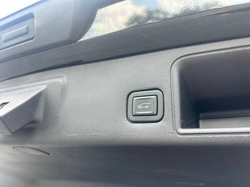 Used 2021 GMC Terrain SLE w/ Driver Convenience Package FWD image 19