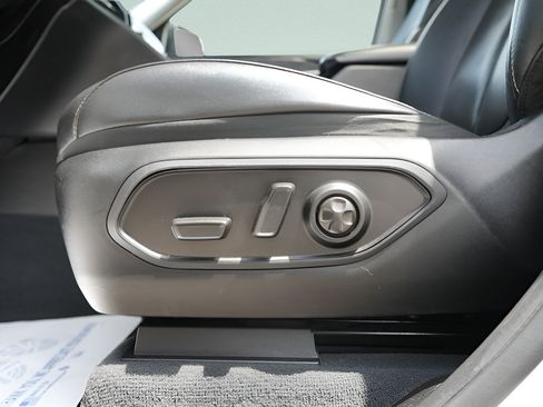 Used 2022 Jeep Grand Cherokee Limited 4xe w/ Luxury Tech Group II AWD/4WD image 25