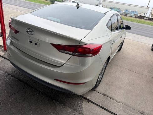 Used 2017 Hyundai Elantra SE FWD image 20