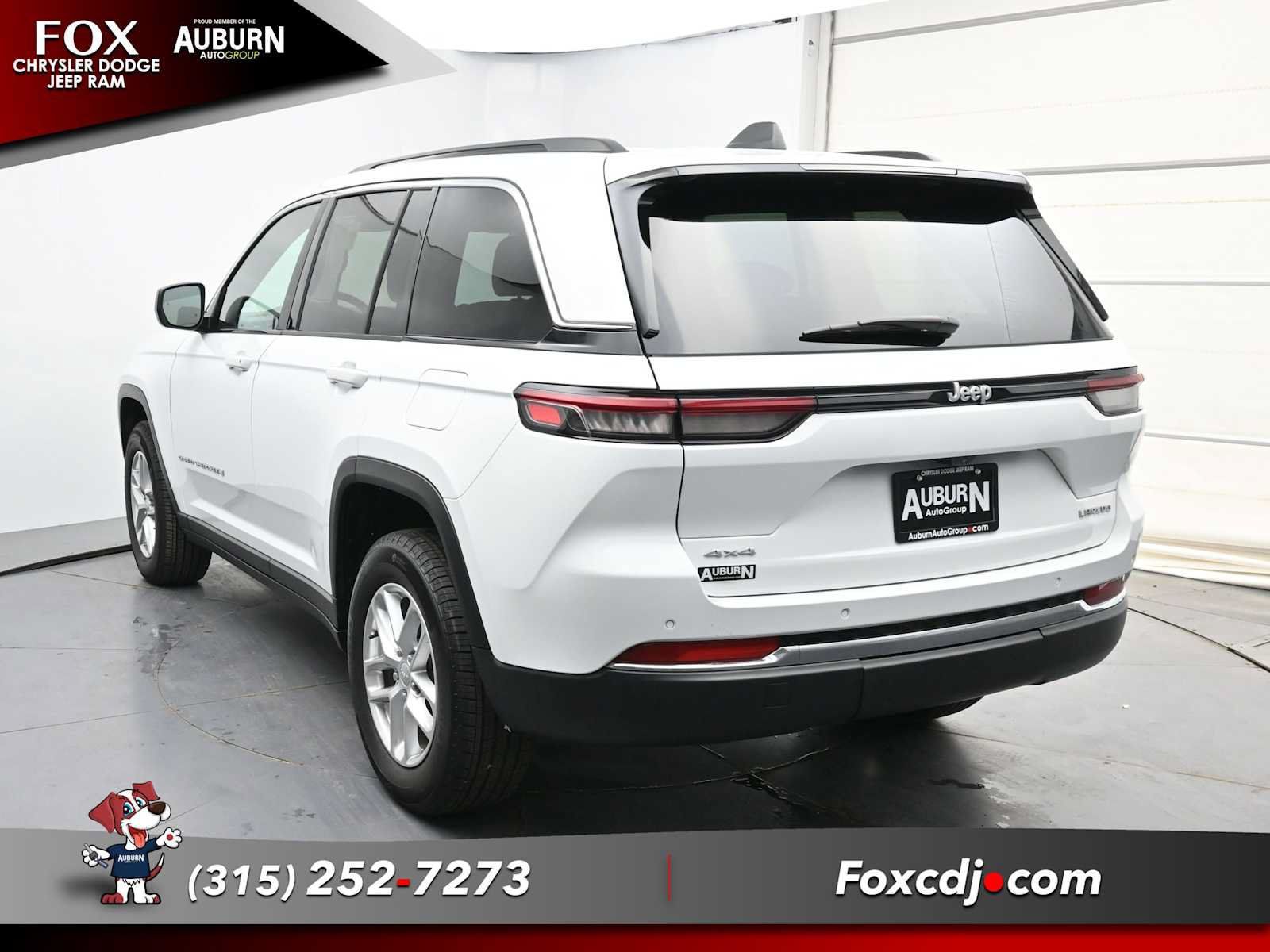 Used 2025 Jeep Grand Cherokee Laredo X w/ Luxury Tech Group I AWD/4WD image 16
