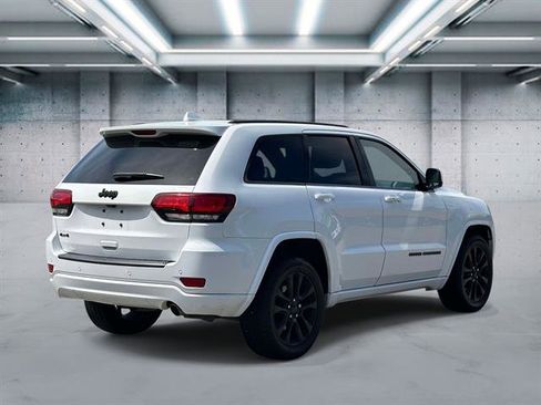 Used 2019 Jeep Grand Cherokee Altitude AWD/4WD image 5