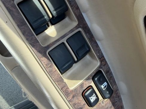 Used 2002 Toyota Land Cruiser image 21