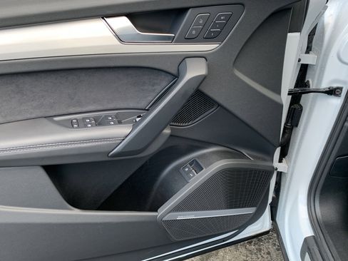 Certified 2024 Audi Q5 e Prestige image 9