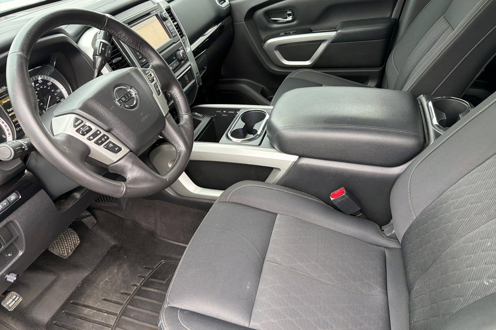Used 2018 Nissan Titan SV w/ SV Convenience Package AWD/4WD image 9