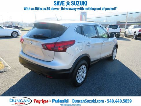 Used 2018 Nissan Rogue Sport S image 3