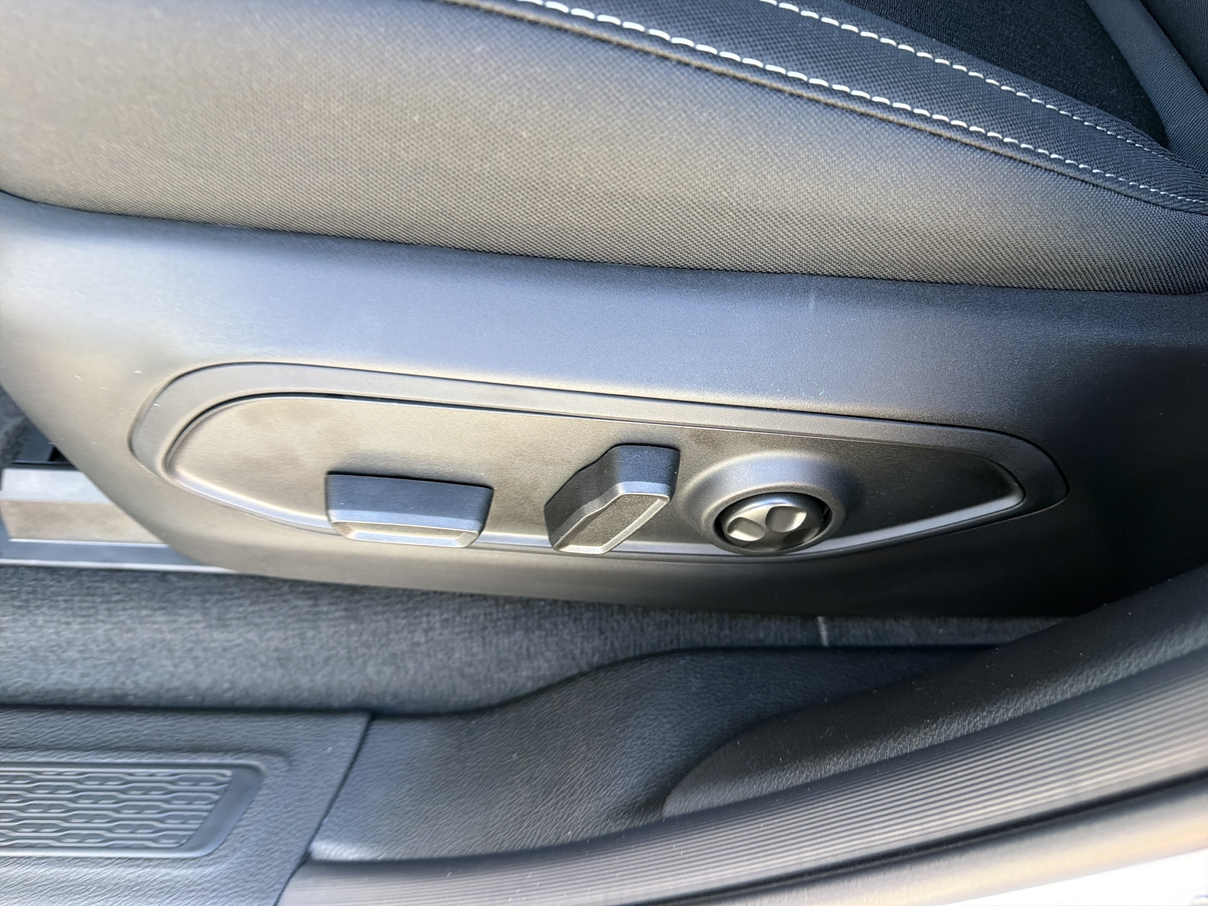 New 2027 Jeep Grand Cherokee Laredo X AWD/4WD image 17